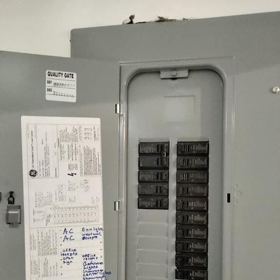 Blog post WHATS THE DIFFERENCE BETWEEN A FUSE BOX AND AN ELECTRICAL PANEL? image